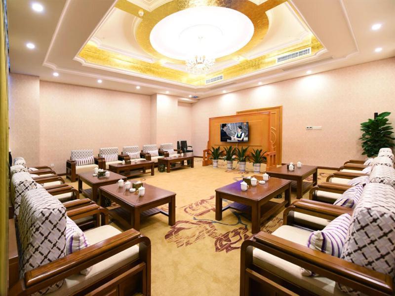 Vienna International Hotel Changsha Ziwei Road Екстер'єр фото